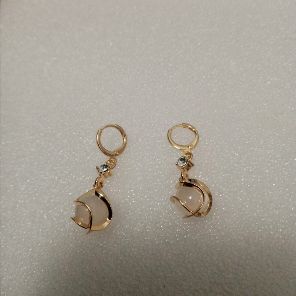 Elegant Gold and White Earrings